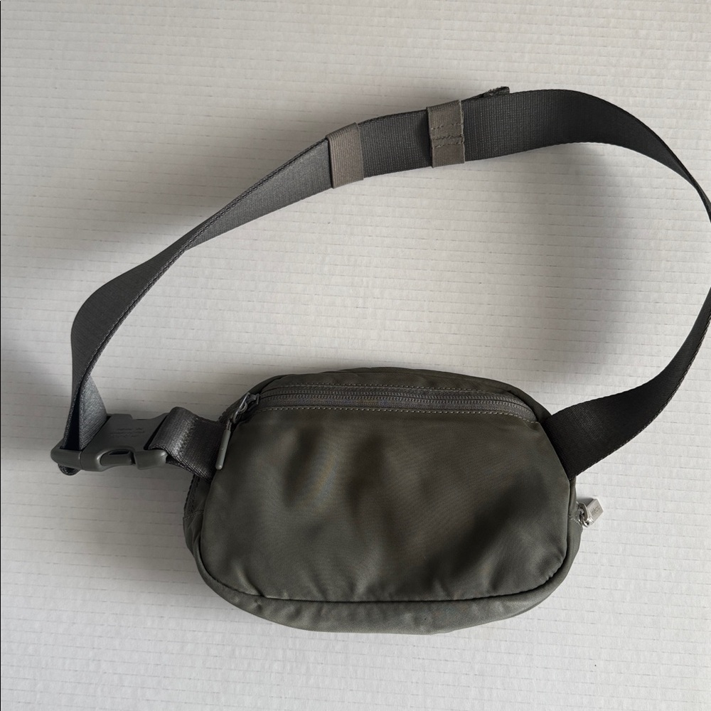 lululemon athletica Green Gray Nylon Crossbody Belt Bag 1 liter - Picture 5 of 10